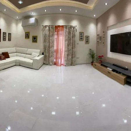 Sunrise Near Smarttv & Netflix Lejlighed *