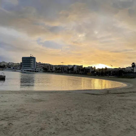 Sunrise Near Smarttv & Netflix アパート